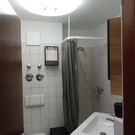 Casa Ludi Eutingen Gute Wohngegend Direkte Buchung Moeglich Keine Freigabe Erforderlich Inklusive Balkon Terrasse Und Tiefgaragenparkplatz Im Haus Διαμέρισμα Πφορτζχάιμ